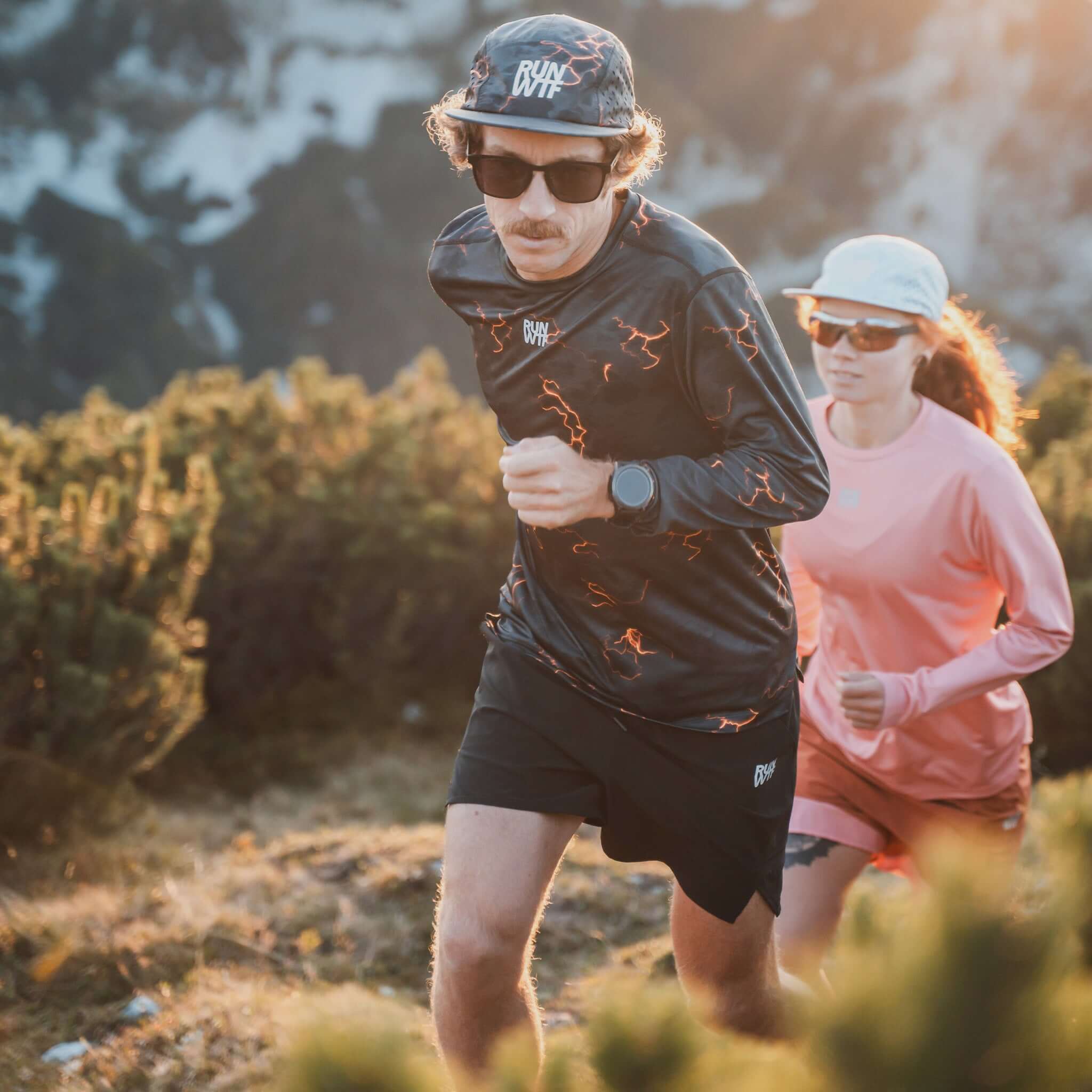Running Longsleeve for training or racing in cold condition. Lightweight and moisture-wicking made from Recycling Polyester.