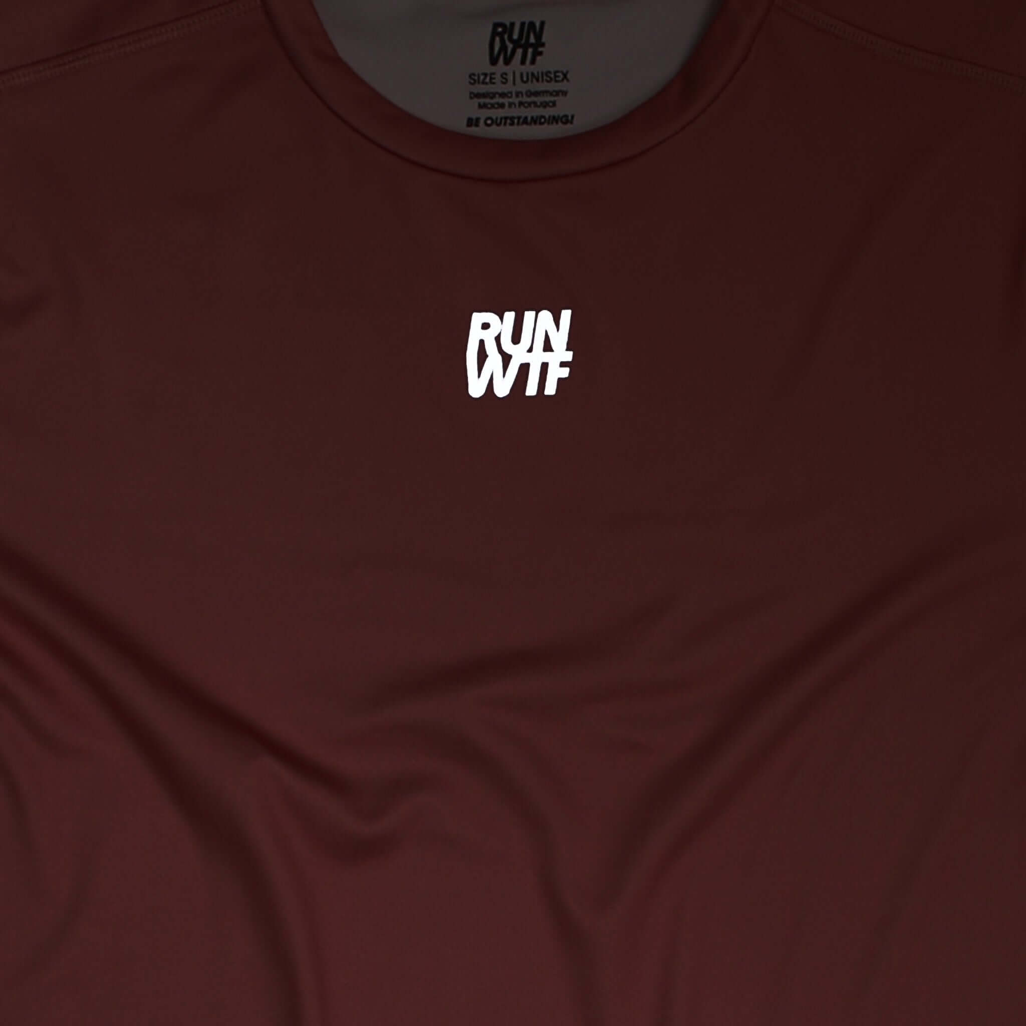 Running Longsleeve for training or racing in cold condition. Lightweight and moisture-wicking made from Recycling Polyester.
